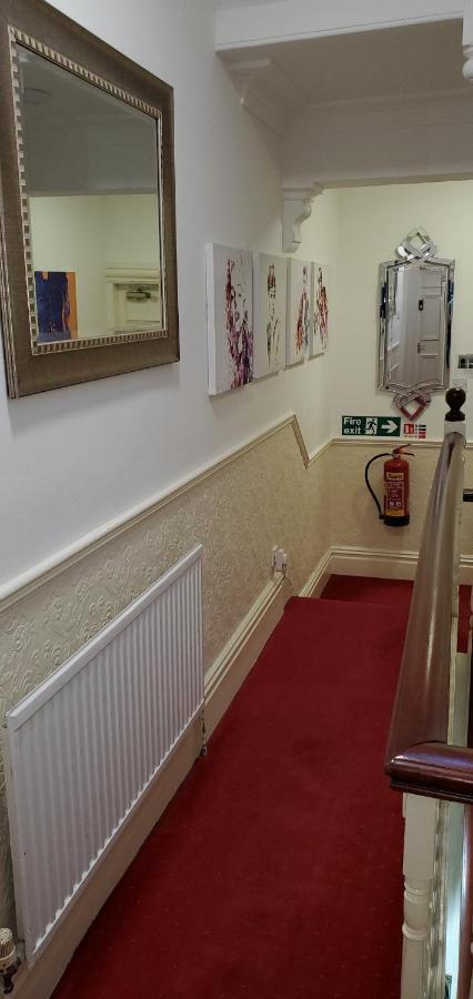 Diamonds Guest House York Esterno foto