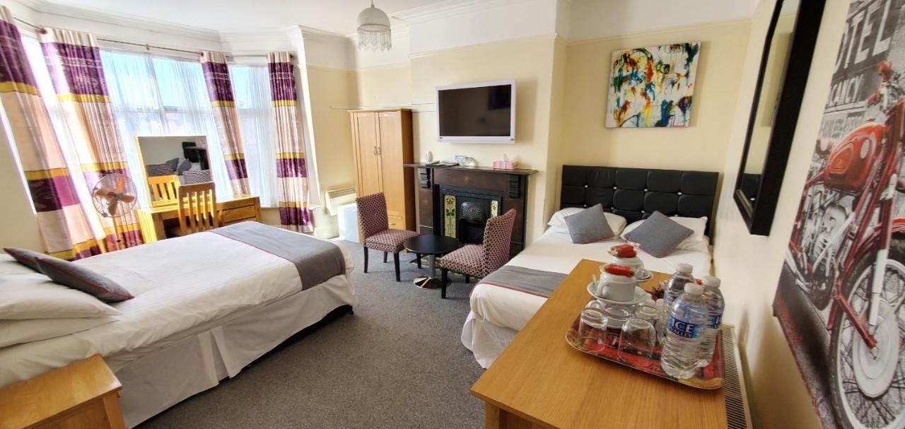 Diamonds Guest House York Esterno foto