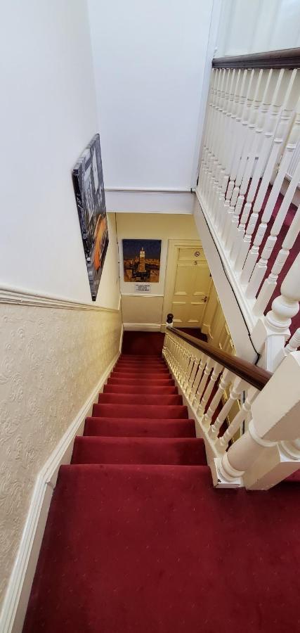 Diamonds Guest House York Esterno foto