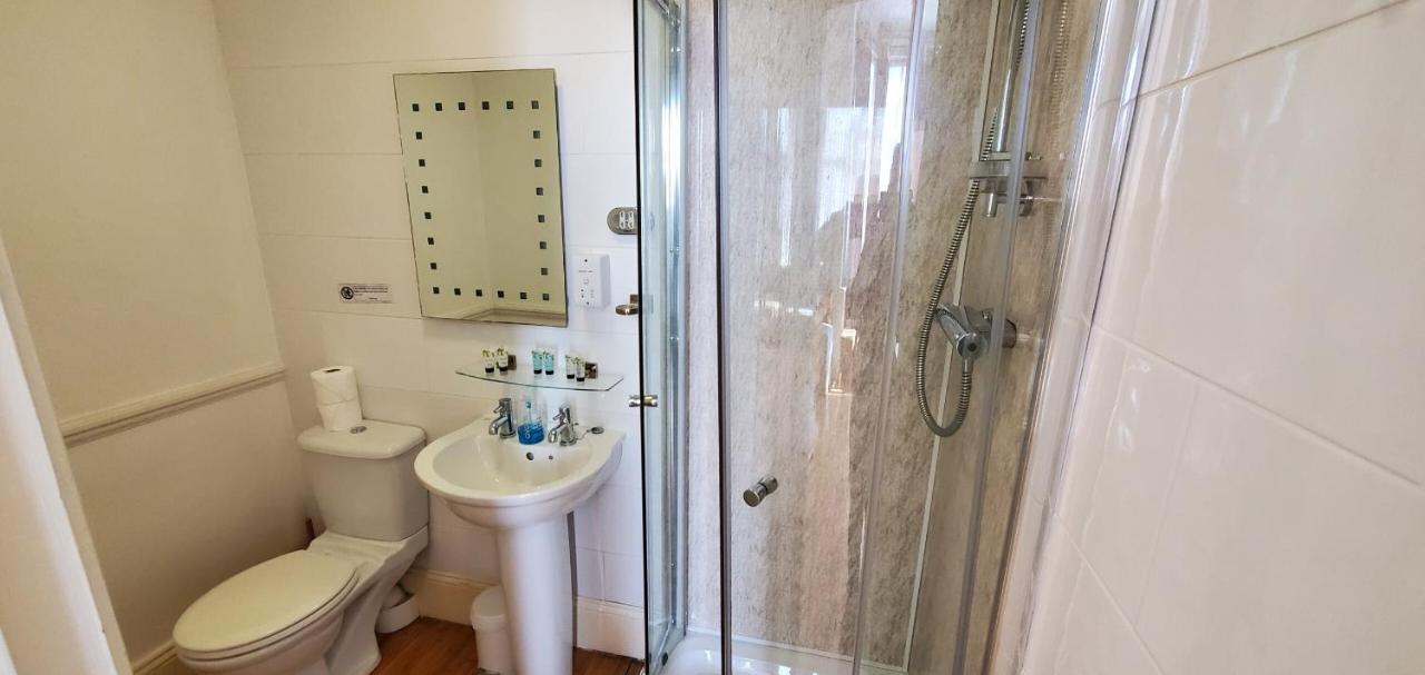 Diamonds Guest House York Esterno foto