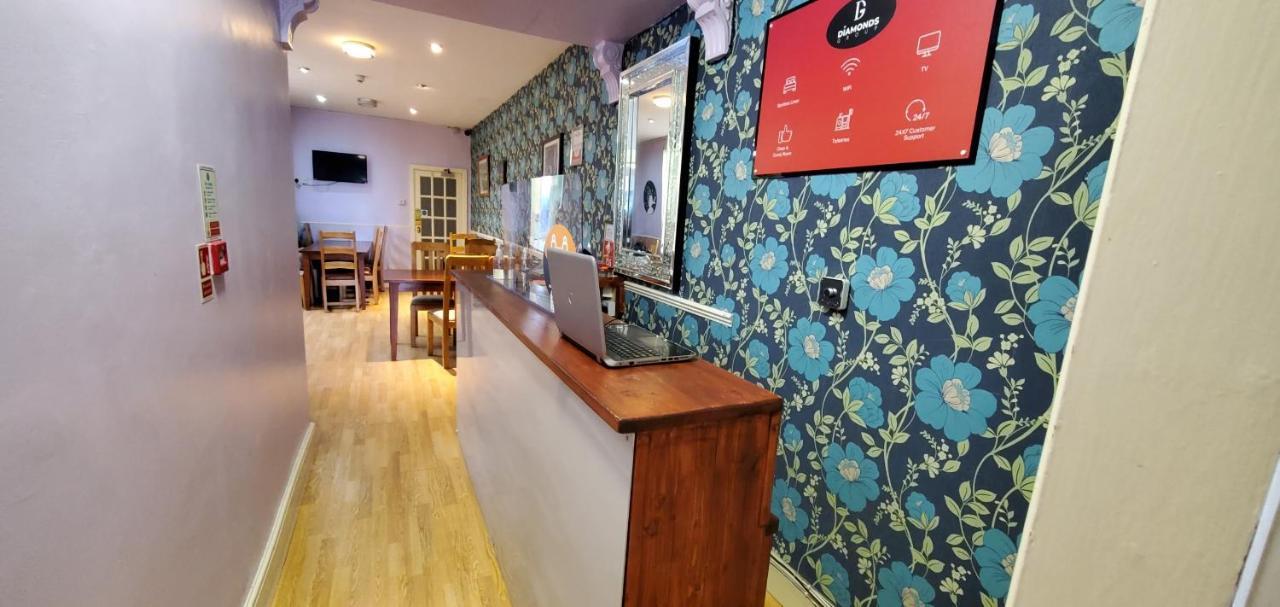 Diamonds Guest House York Esterno foto