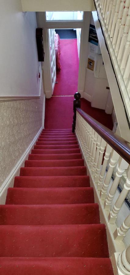 Diamonds Guest House York Esterno foto