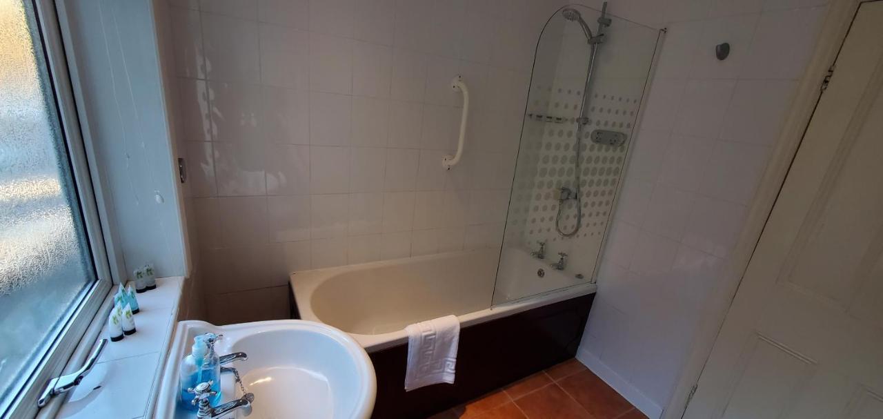 Diamonds Guest House York Esterno foto