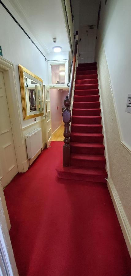 Diamonds Guest House York Esterno foto