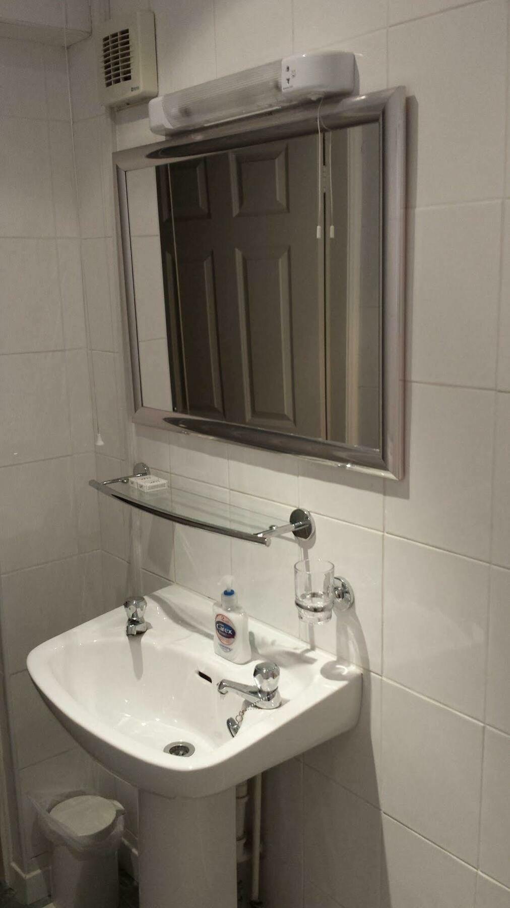 Diamonds Guest House York Esterno foto